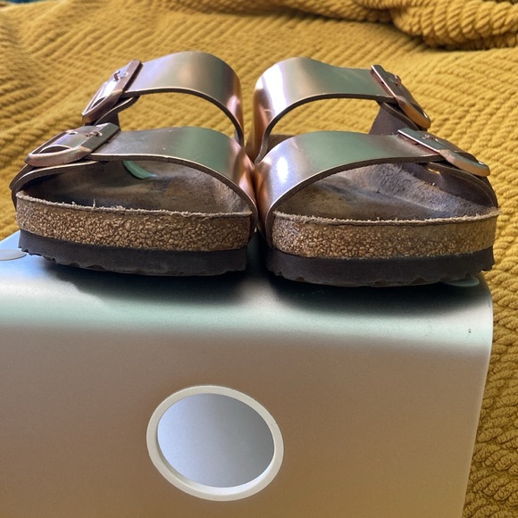 Rose gold Birkenstock Women's Arizona Soft Footbed
Slide Sandals size 39 - Picture 5 of 12